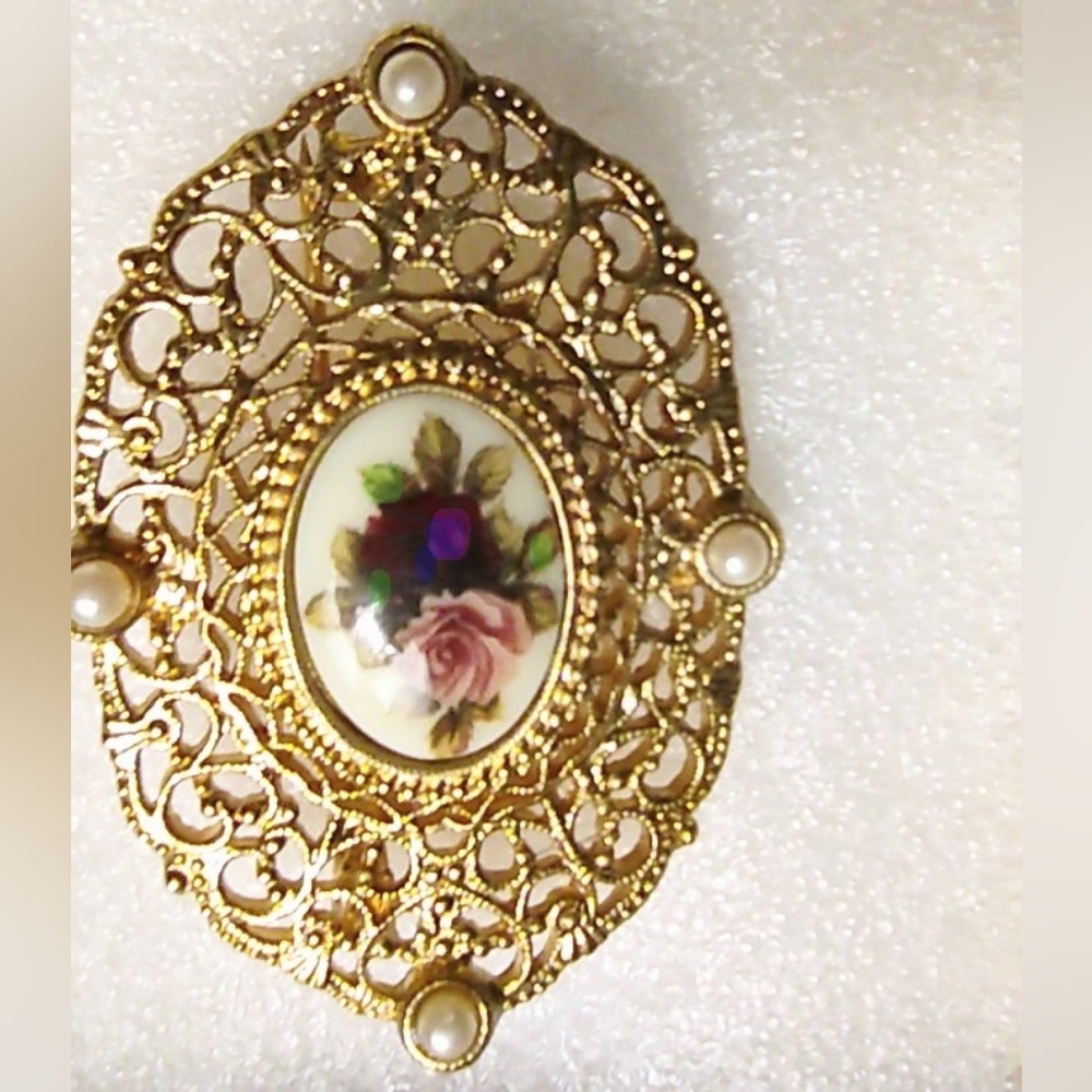 Vintage Victorian 1928 Goldtone Floral Brooch